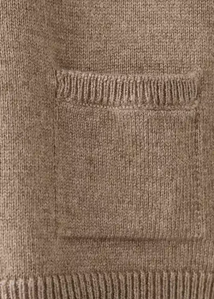 Pletený svetr s kapsami Pletený svetr s kapsami