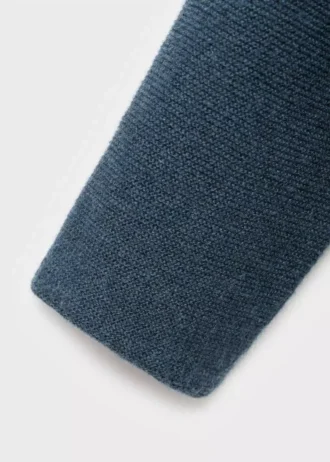 Pletený svetr s kapucí