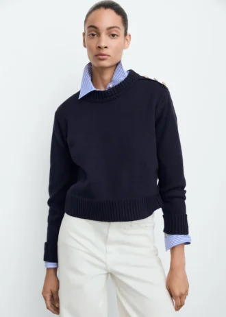 Pletený svetr s knoflíky ve tvaru drahokamů