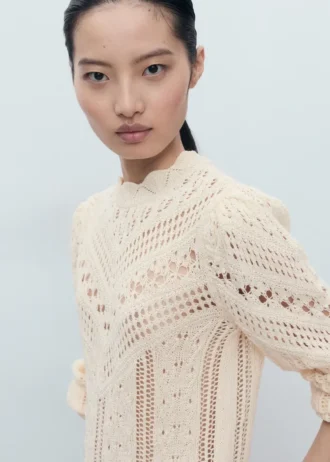 Pletený svetr s krajkovými detaily
