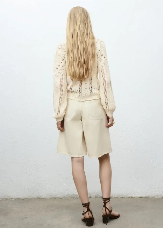 Pletený svetr s krajkovými detaily Pletený svetr s krajkovými detaily