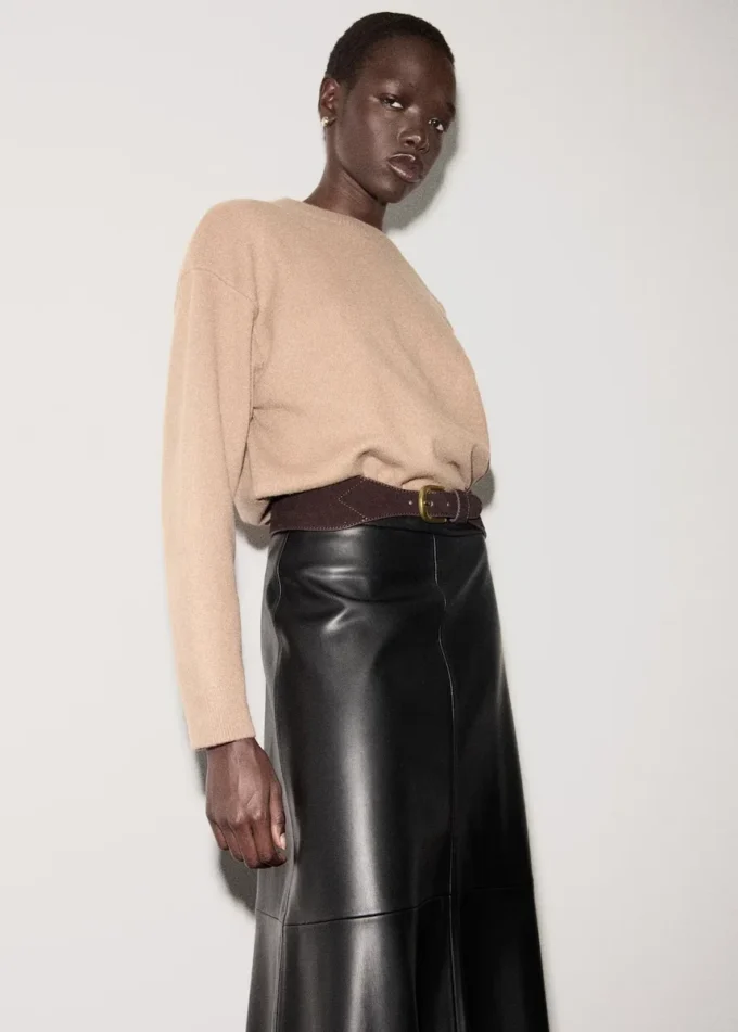 Pletený svetr s kulatým výstřihem Pletený svetr s kulatým výstřihem