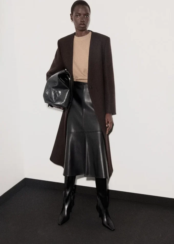 Pletený svetr s kulatým výstřihem Pletený svetr s kulatým výstřihem