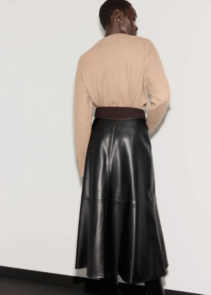 Pletený svetr s kulatým výstřihem Pletený svetr s kulatým výstřihem