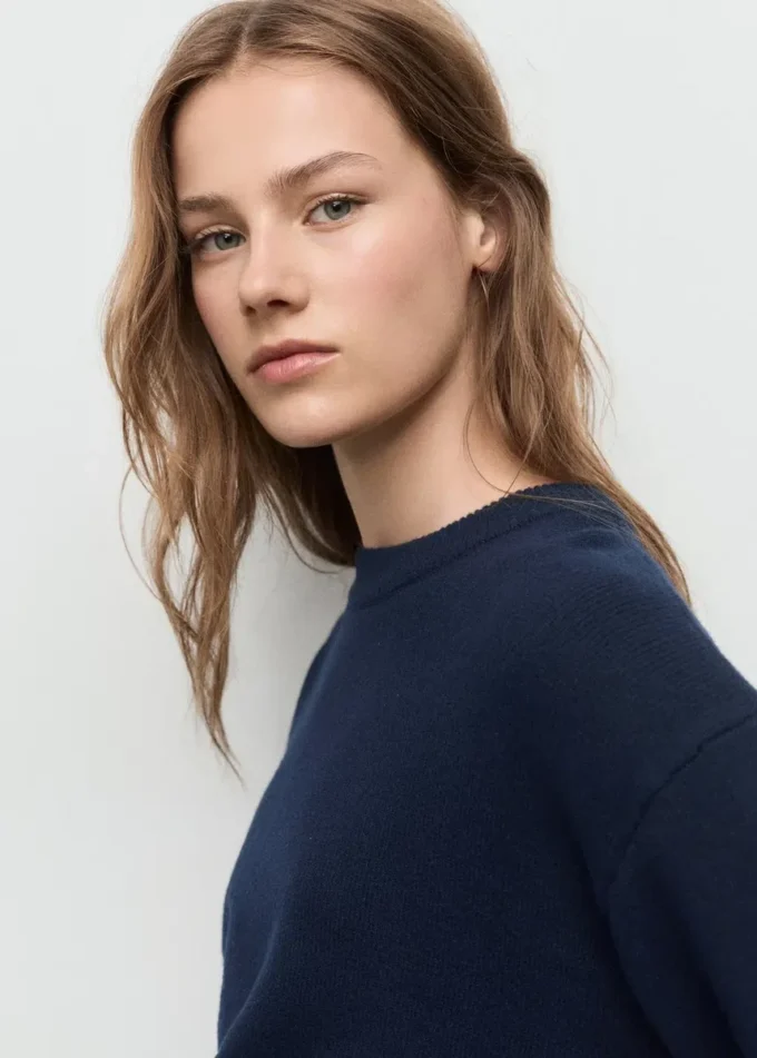 Pletený svetr s kulatým výstřihem Pletený svetr s kulatým výstřihem