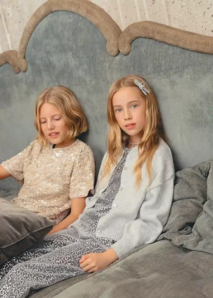 Pletený svetr s lesklými detaily Pletený svetr s lesklými detaily