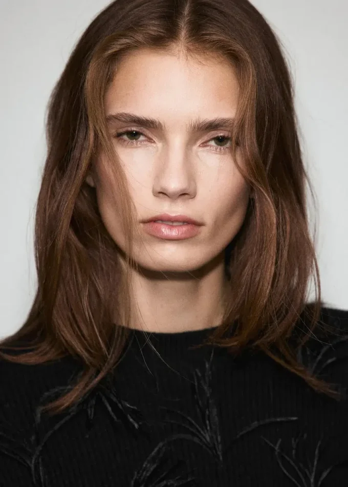 Pletený svetr s peřím Pletený svetr s peřím