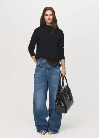 Pletený svetr s perkinsovým výstřihem