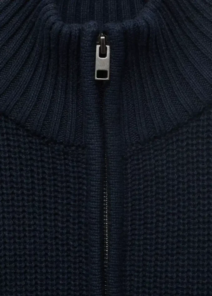 Pletený svetr s perkinsovým výstřihem Pletený svetr s perkinsovým výstřihem