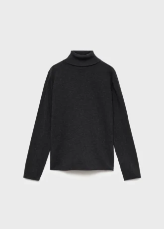 Pletený svetr s rolákem