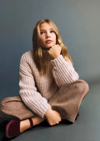 Pletený svetr s rolákem