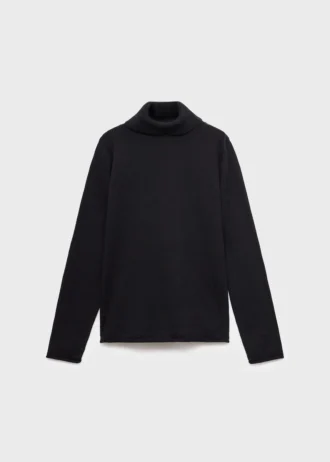 Pletený svetr s rolákem