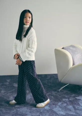 Pletený svetr s rolákem