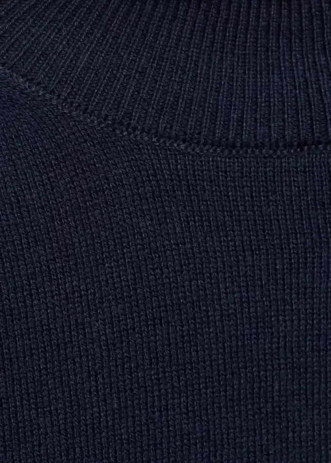 Pletený svetr s rolákem Pletený svetr s rolákem