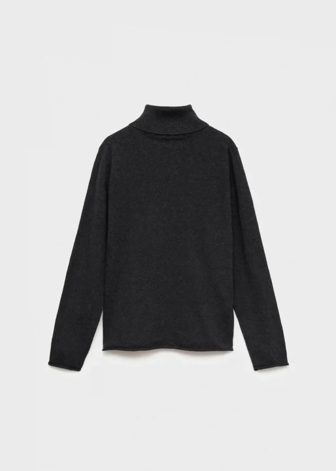 Pletený svetr s rolákem Pletený svetr s rolákem