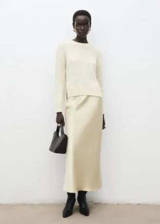 Pletený svetr s rozparky na zavázání