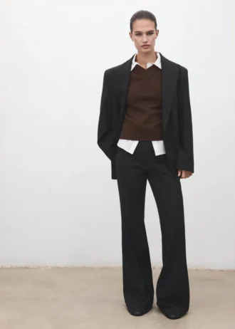 Pletený svetr s výstřihem do V