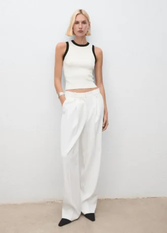 Pletený top s kontrastním lemováním