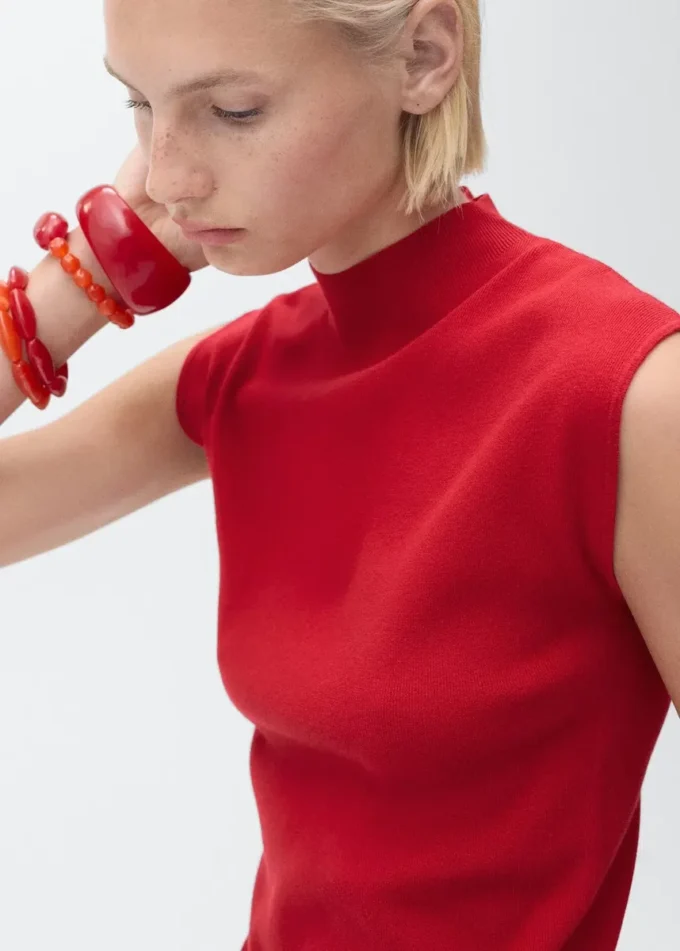 Pletený top s rolákovým výstřihem Pletený top s rolákovým výstřihem