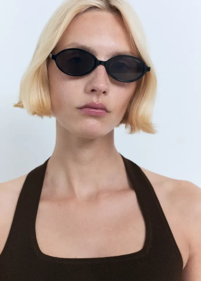 Pletené topy s halter výstřihem