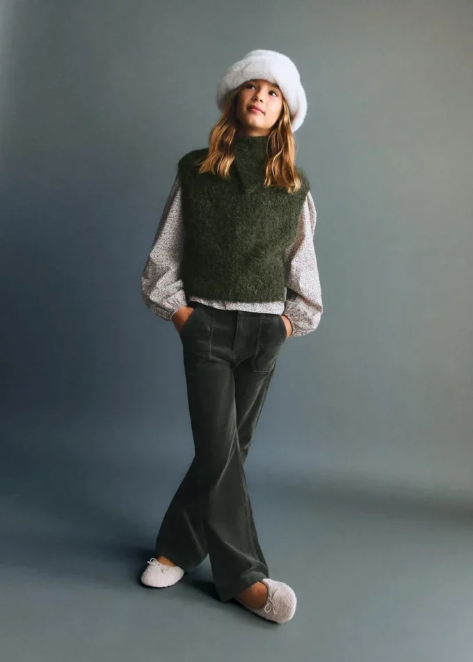 Pletená vesta s rolákem Pletená vesta s rolákem