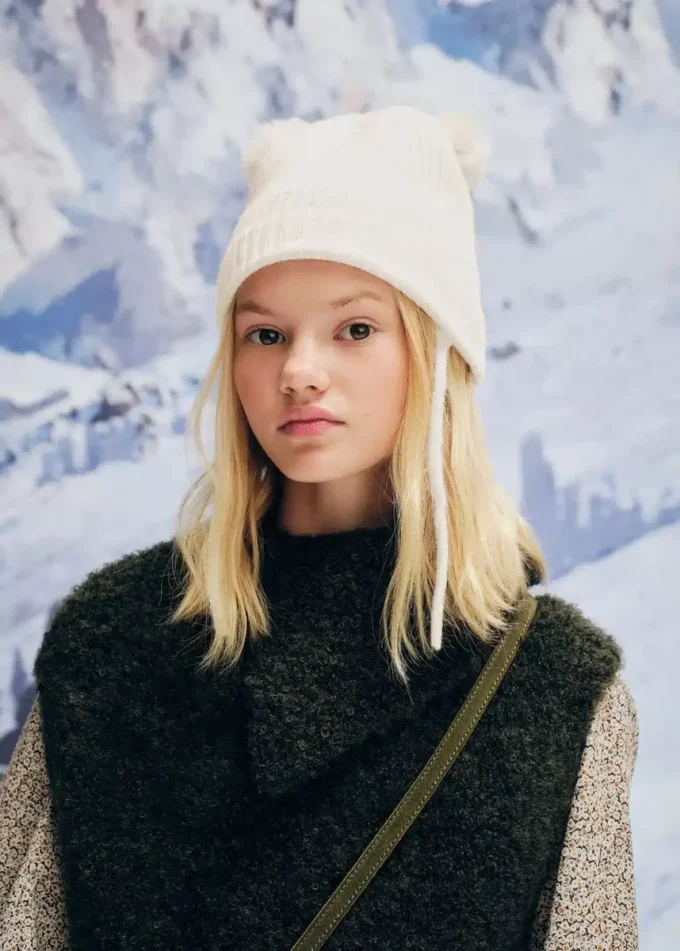 Pletená vesta s rolákem Pletená vesta s rolákem