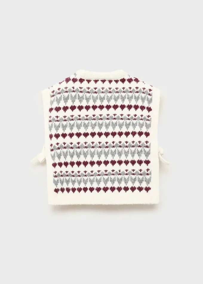 Pletená vesta se srdíčkovým vzorem