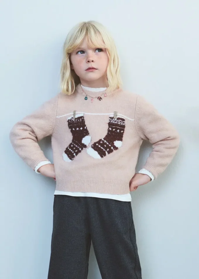 Pletený vyšívaný svetr Pletený vyšívaný svetr