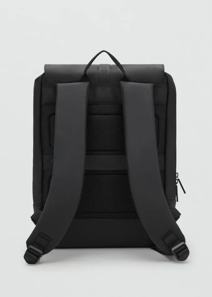 Pogumovaný batoh s klopou Pogumovaný batoh s klopou