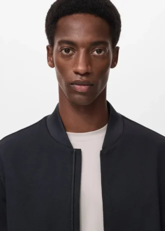 Pohodlná strečová mikina se zipem a kapucí