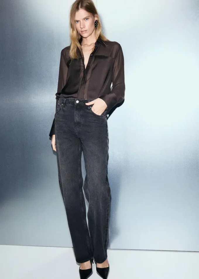 Poloprůsvitná blůza s nášivkami Poloprůsvitná blůza s nášivkami