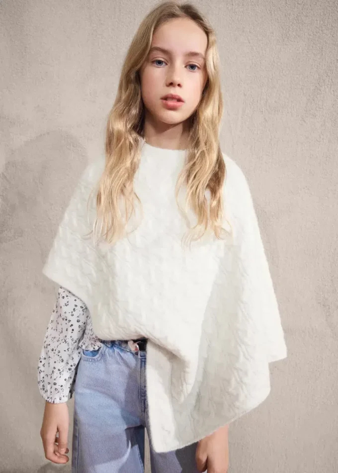 Pončo s copánkovým vzorem Pončo s copánkovým vzorem