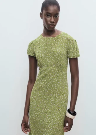 Potiskované šaty s bočním rozparkem