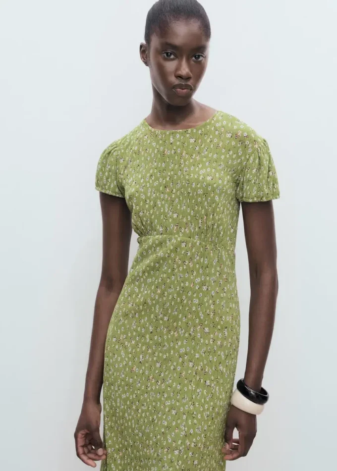 Potiskované šaty s bočním rozparkem