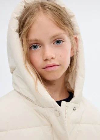 Prošívaný kabát s kapucí