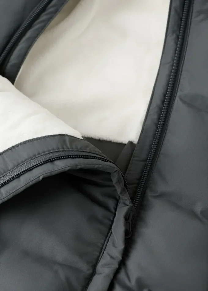 Prošívaná mikina s kapucí s kožešinou Prošívaná mikina s kapucí s kožešinou