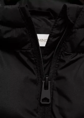 Prošívaná vesta s kapucí