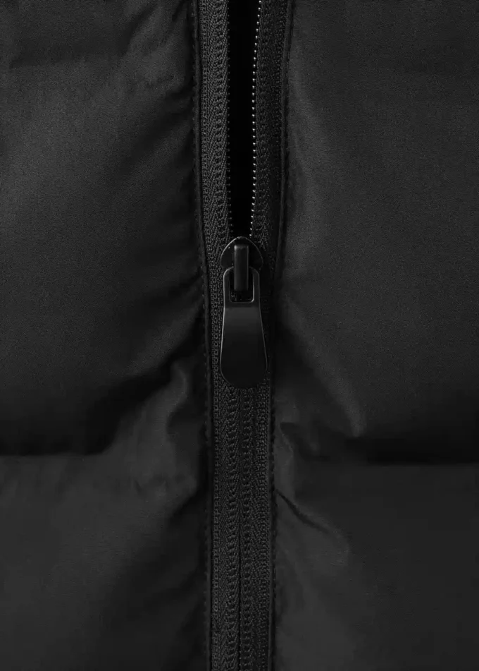 Prošívaná vesta s kapucí Prošívaná vesta s kapucí