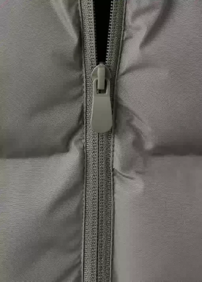 Prošívaná vesta s kapucí Prošívaná vesta s kapucí