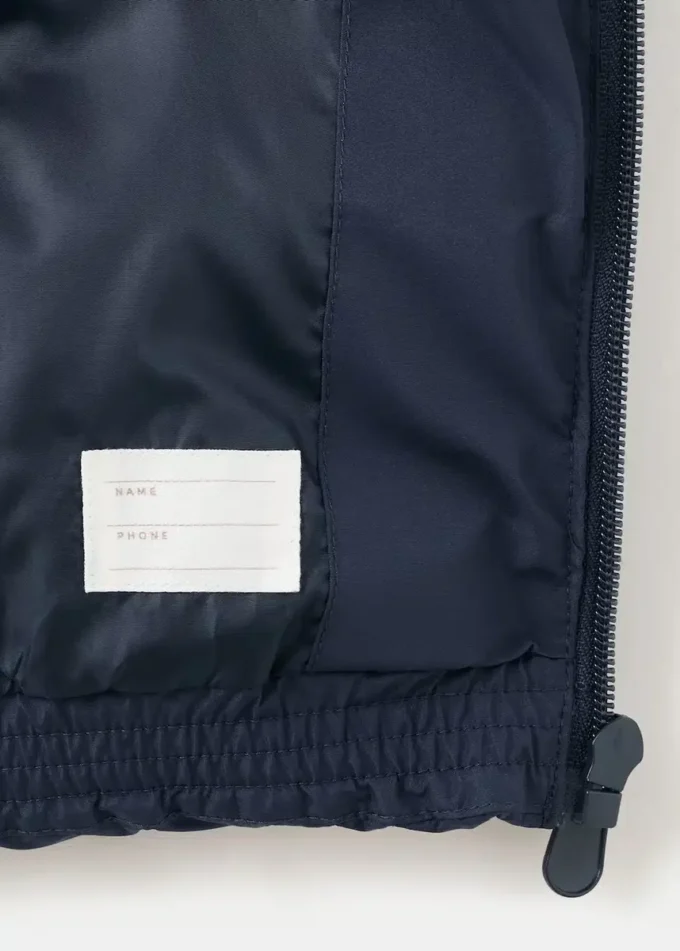 Prošívaná vesta s kapucí Prošívaná vesta s kapucí