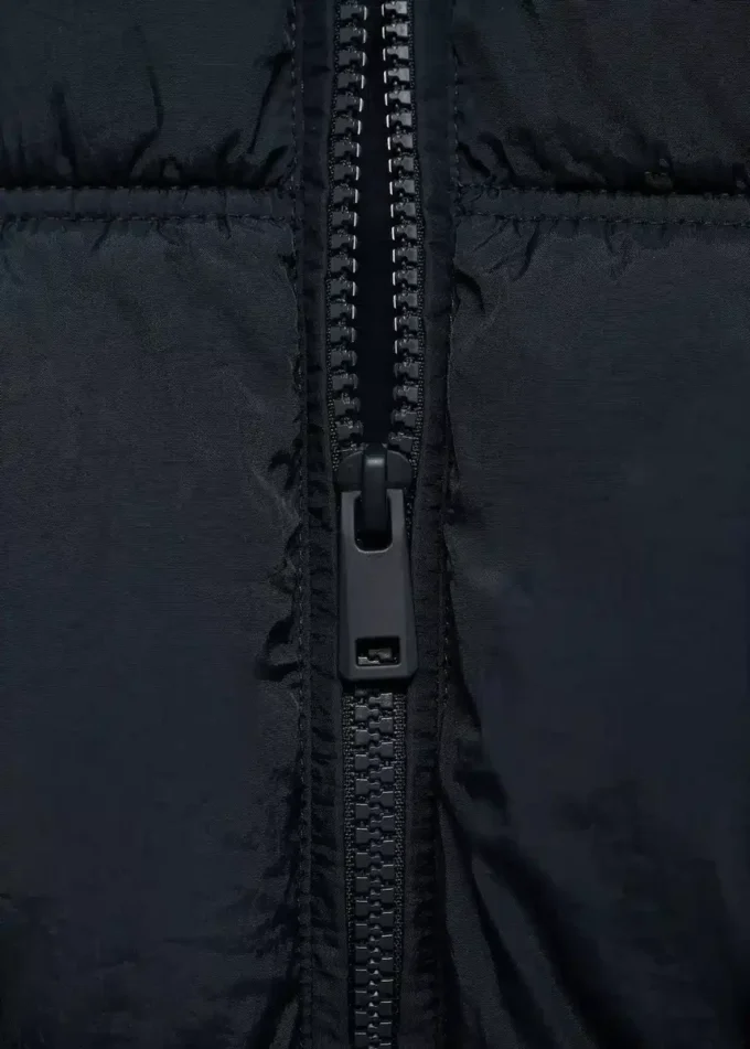 Prošívaná vesta s kapucí Prošívaná vesta s kapucí