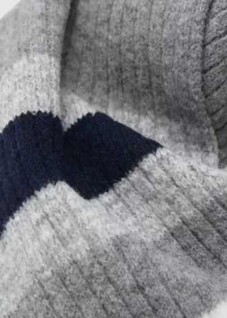 Pruhovaný pletený šátek