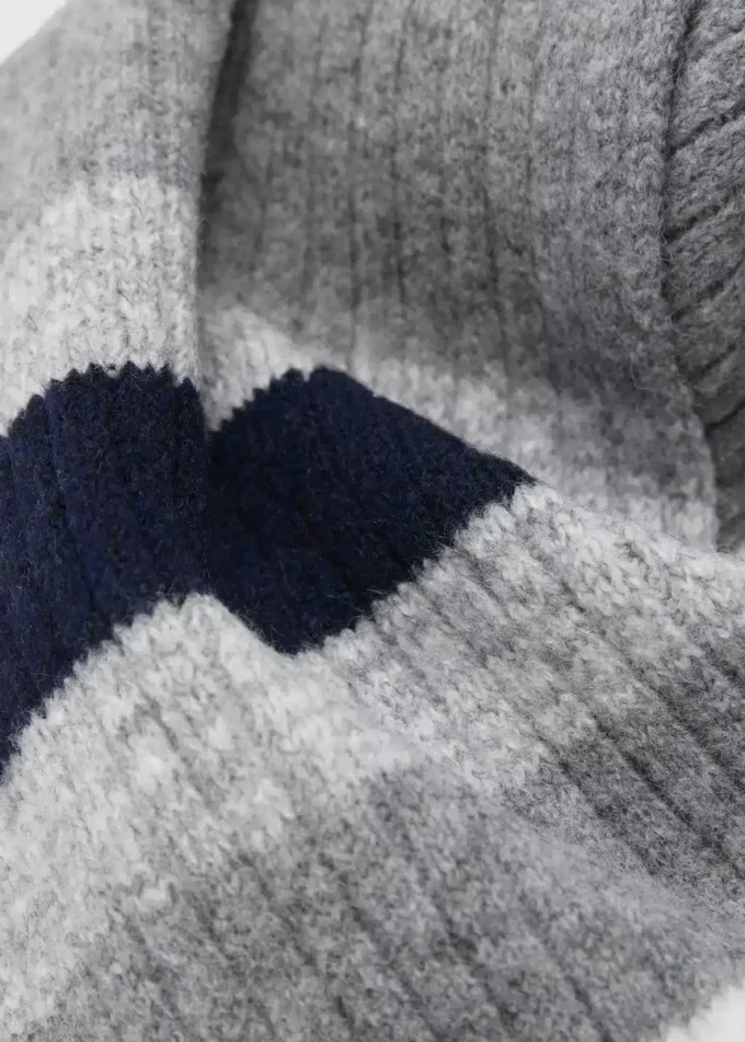 Pruhovaný pletený šátek Pruhovaný pletený šátek