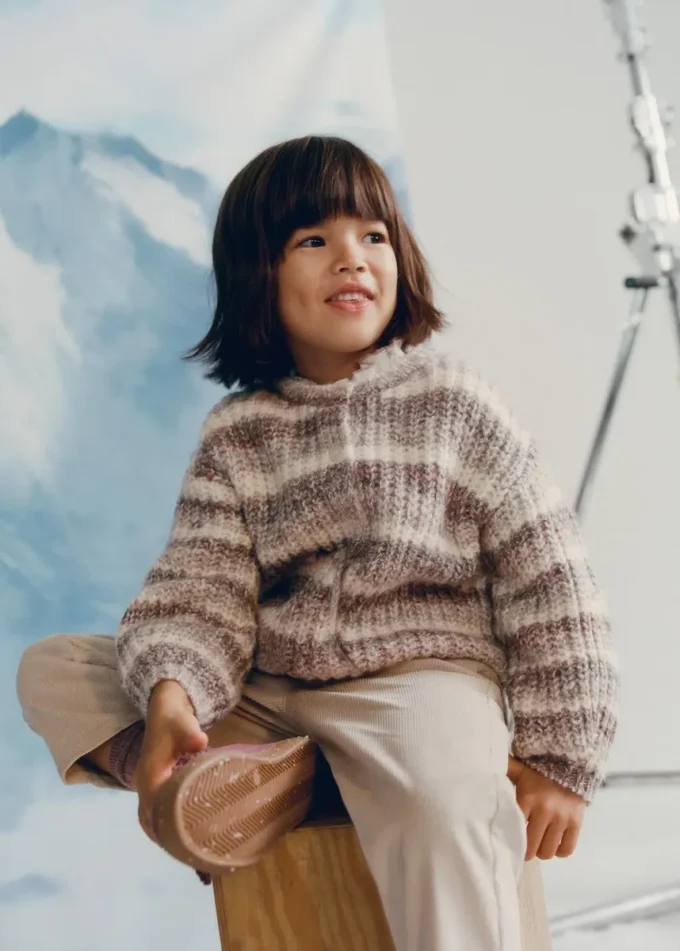 Pruhovaný svetr s fleky Pruhovaný svetr s fleky