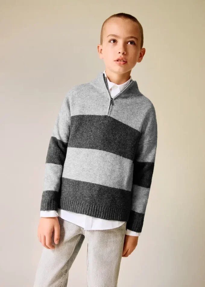 Pruhovaný svetr s perkinsovým výstřihem Pruhovaný svetr s perkinsovým výstřihem