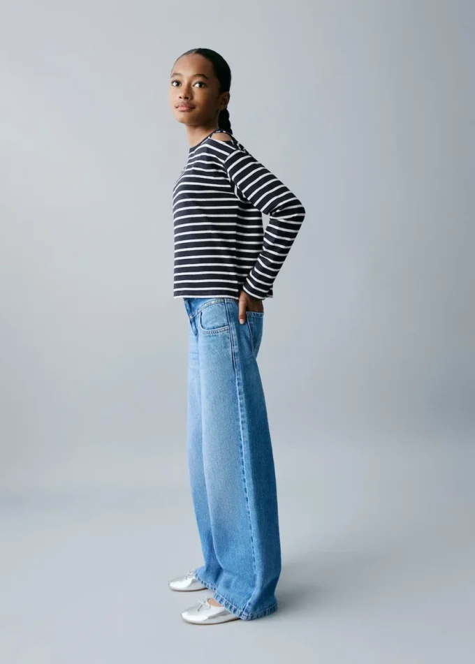 Pruhované tričko s výřezem Pruhované tričko s výřezem