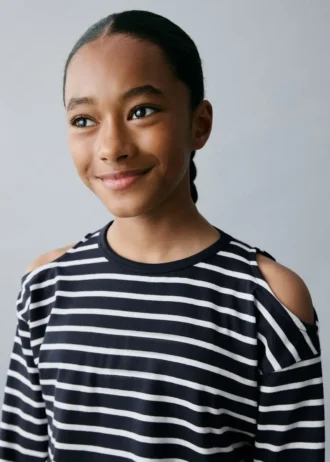 Pruhované tričko s výřezem