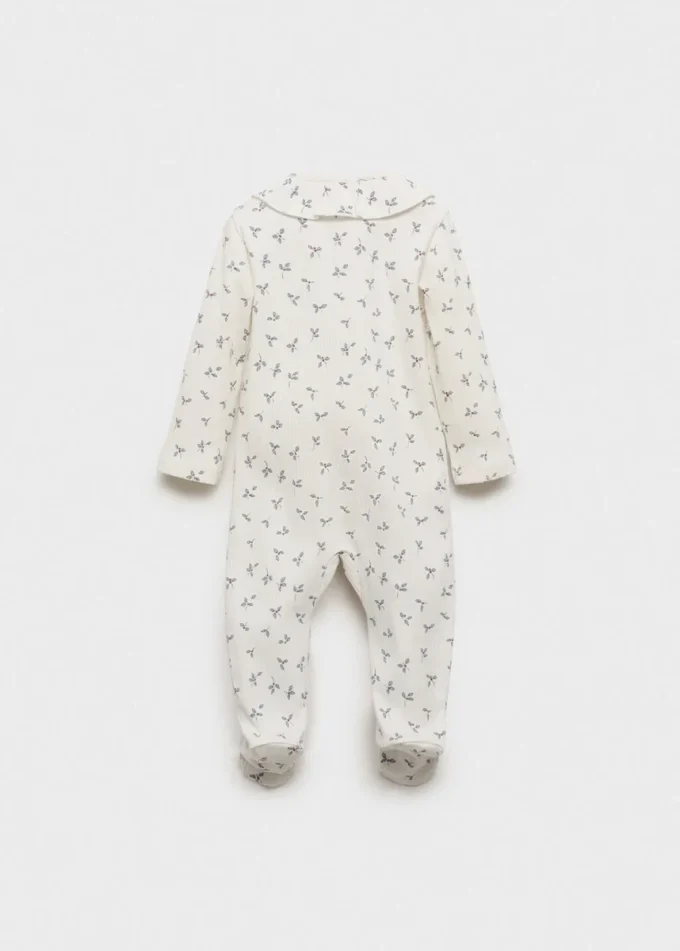 Pyžamo s květinovým potiskem a dětským výstřihem Pyžamo s květinovým potiskem a dětským výstřihem