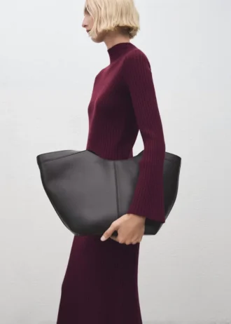 Ribované šaty s výstřihem Perkins