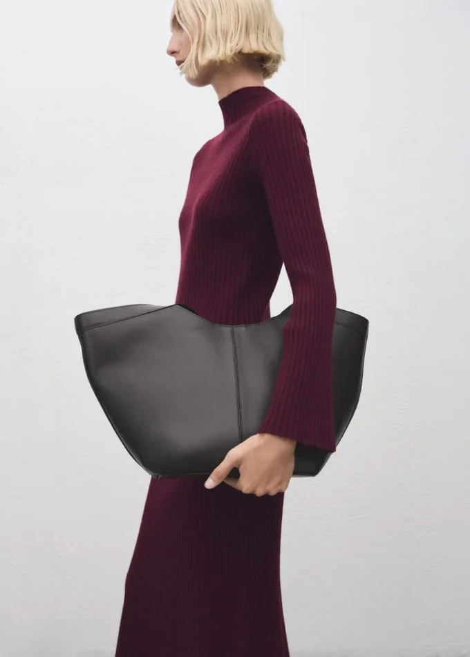 Ribované šaty s výstřihem Perkins